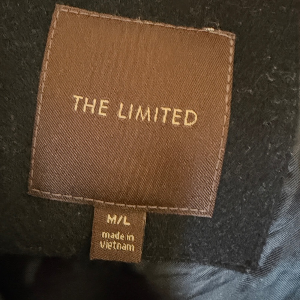 The Limited Black Cape with Gold Buttons - Picture 5 of 6